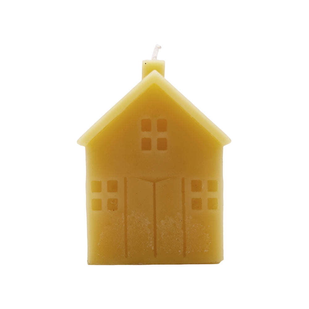 Handgefertigte Bienenwachskerze in Form eines kleinen Hauses