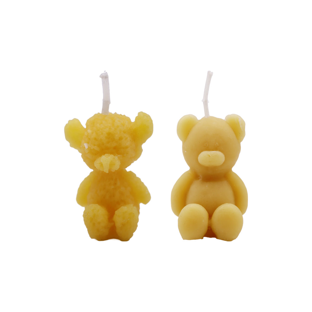Handgegossene Bienenwachskerze in Form eines Teddybären in zwei Varianten