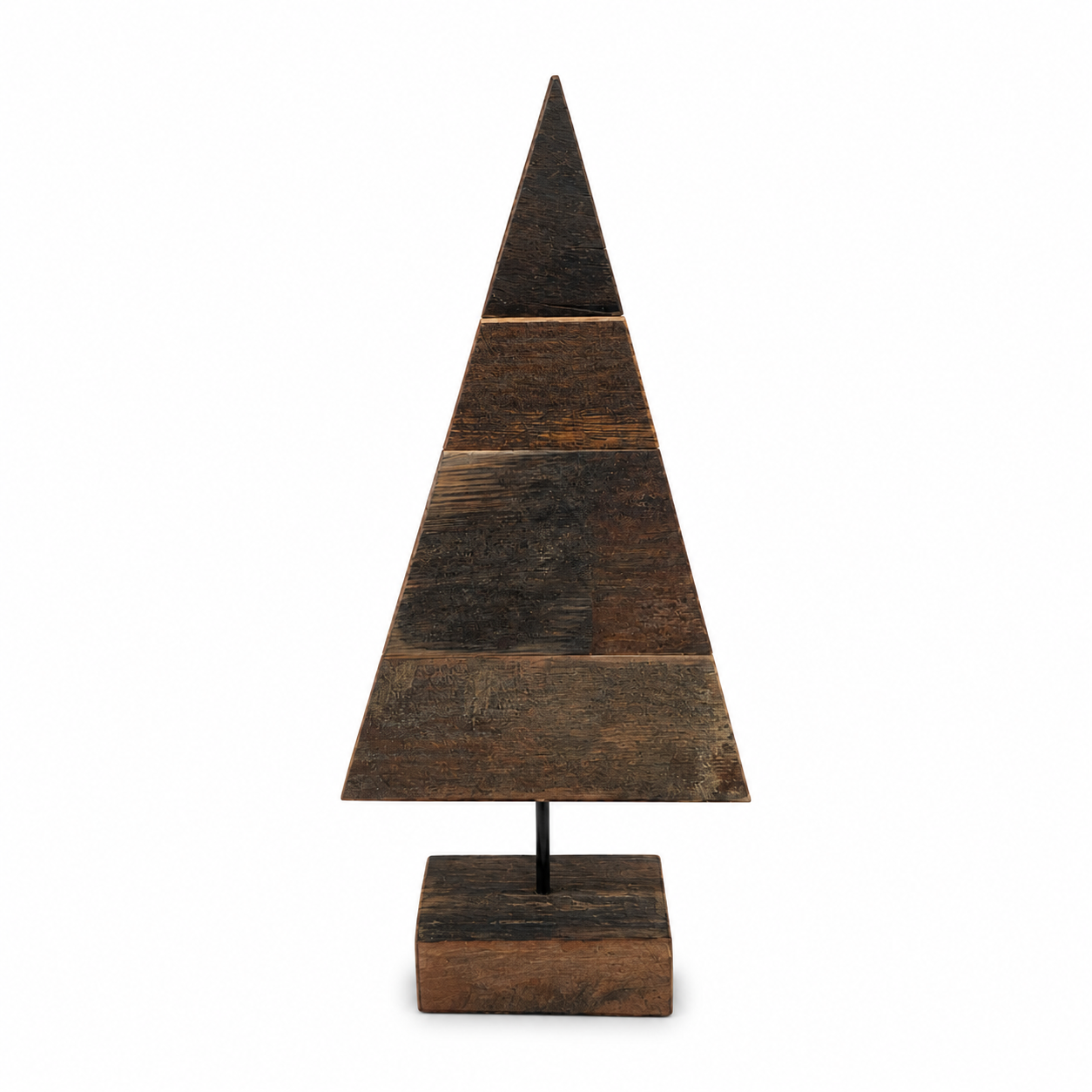 Handgefertigter Tannenbaum aus Leimholz alter Weinfässer als nachhaltige Weihnachtsdekoration