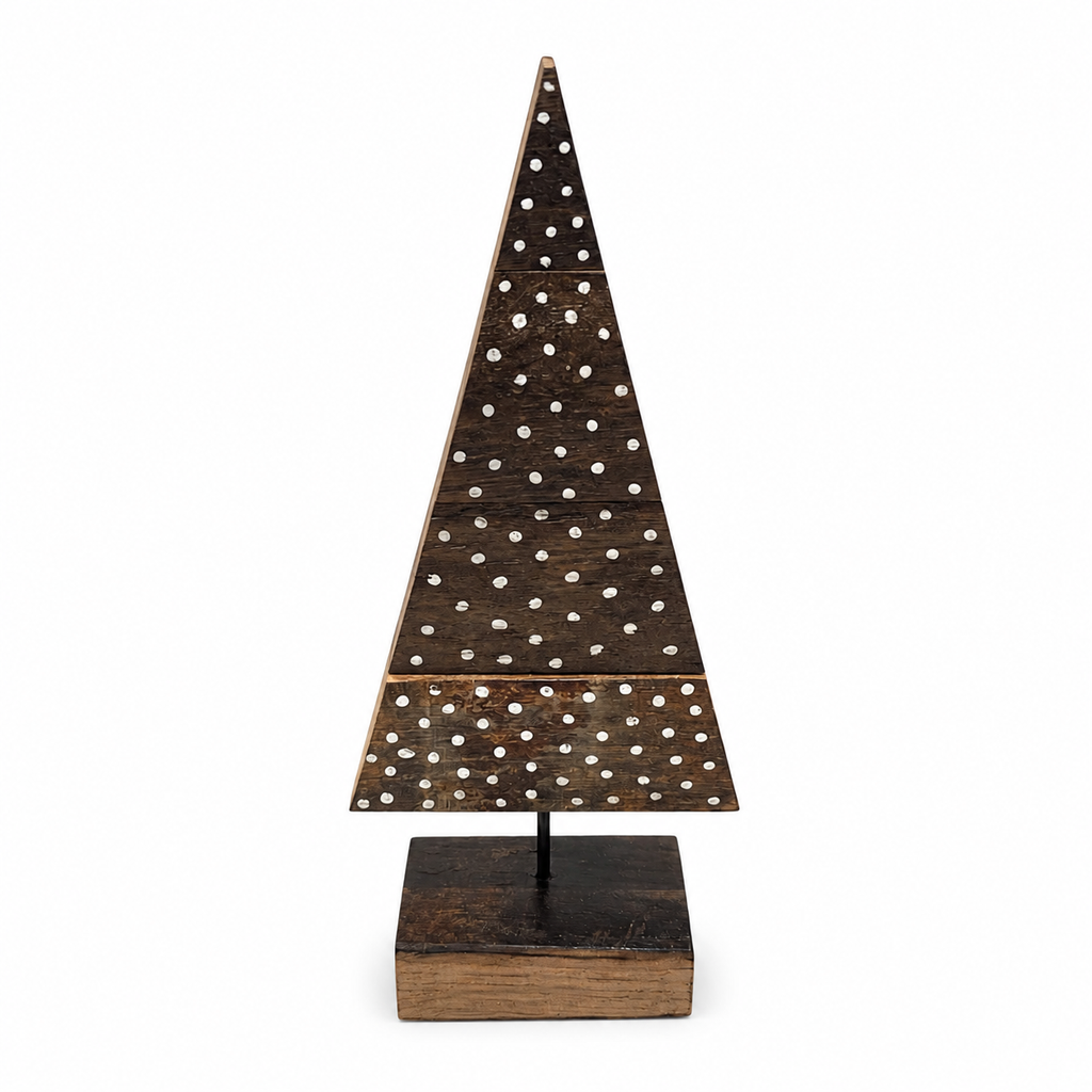 Handgefertigter Tannenbaum aus Weinfass-Holz mit handgemaltem Schneeeffekt