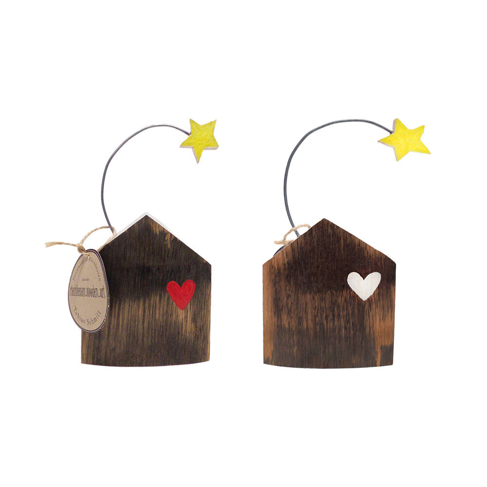 Handgefertigtes Deko-Haus mit Stern aus Weinfass-Holz und weißer Dachkante
