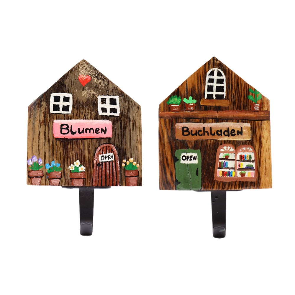 Handgefertigter Haus-Wandhaken aus Holz alter Weinfässer als Blumenladen oder Buchladen.