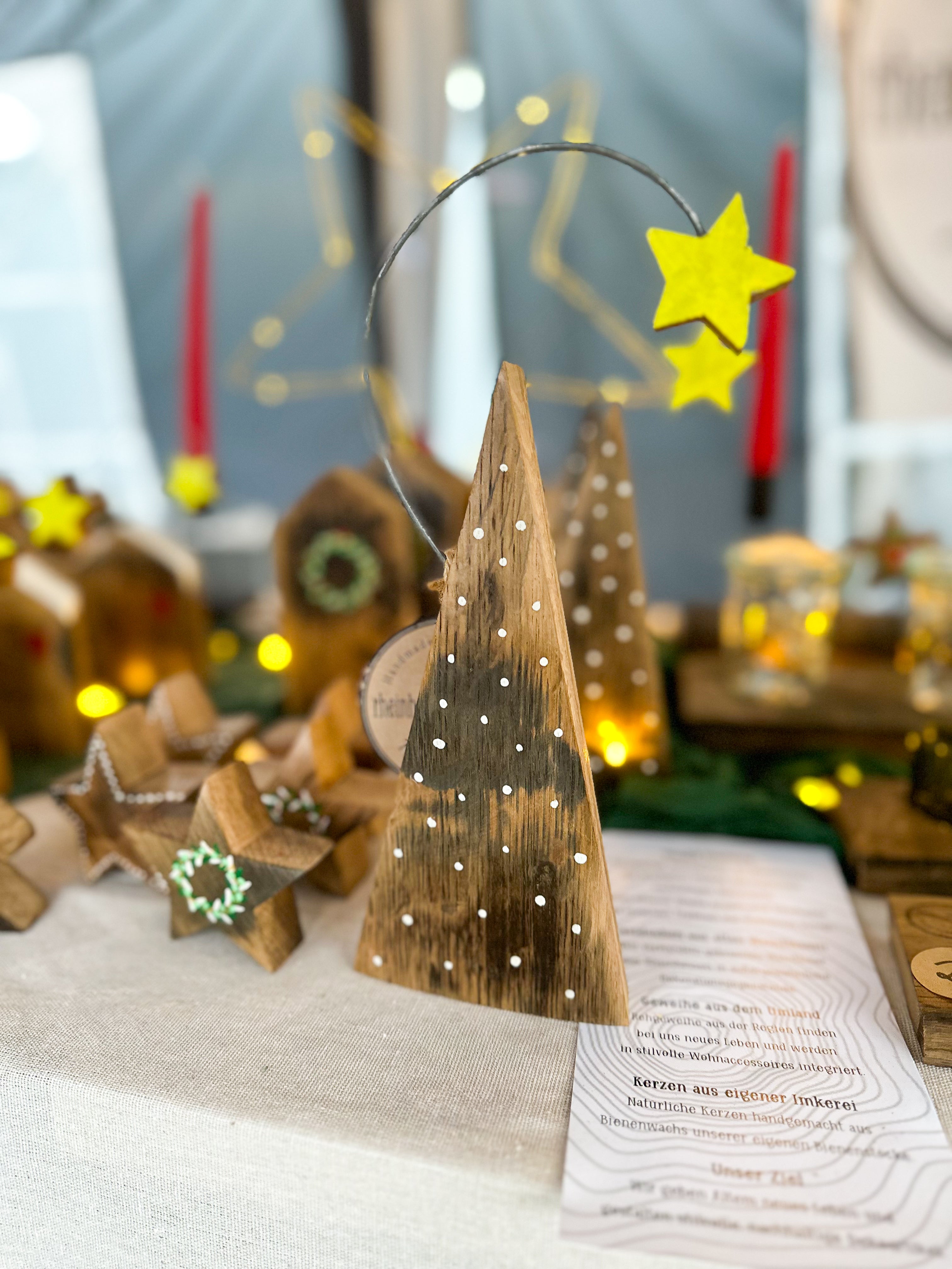 Tannenbaum mit Stern aus Weinfass-Holz