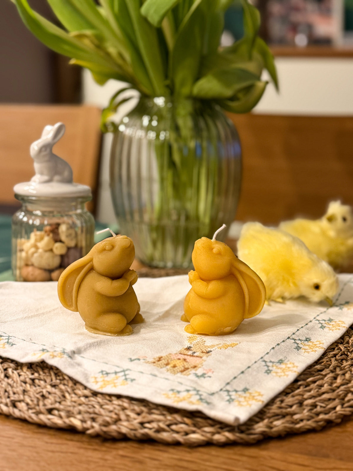 Bienenwachskerze „Entspannter Hase“