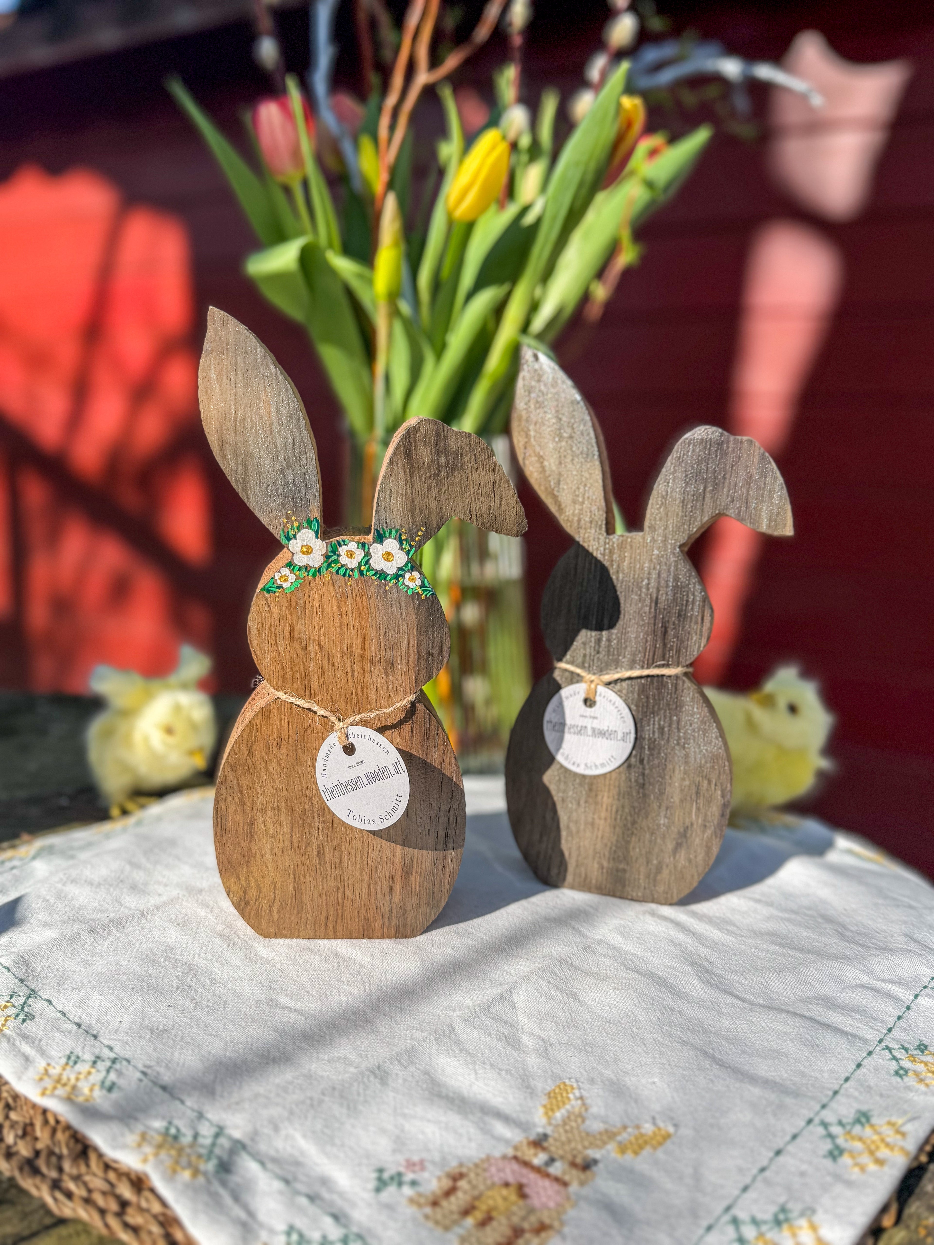 Deko-Hase mit Schlappohr aus Holz alter Weinfässer
