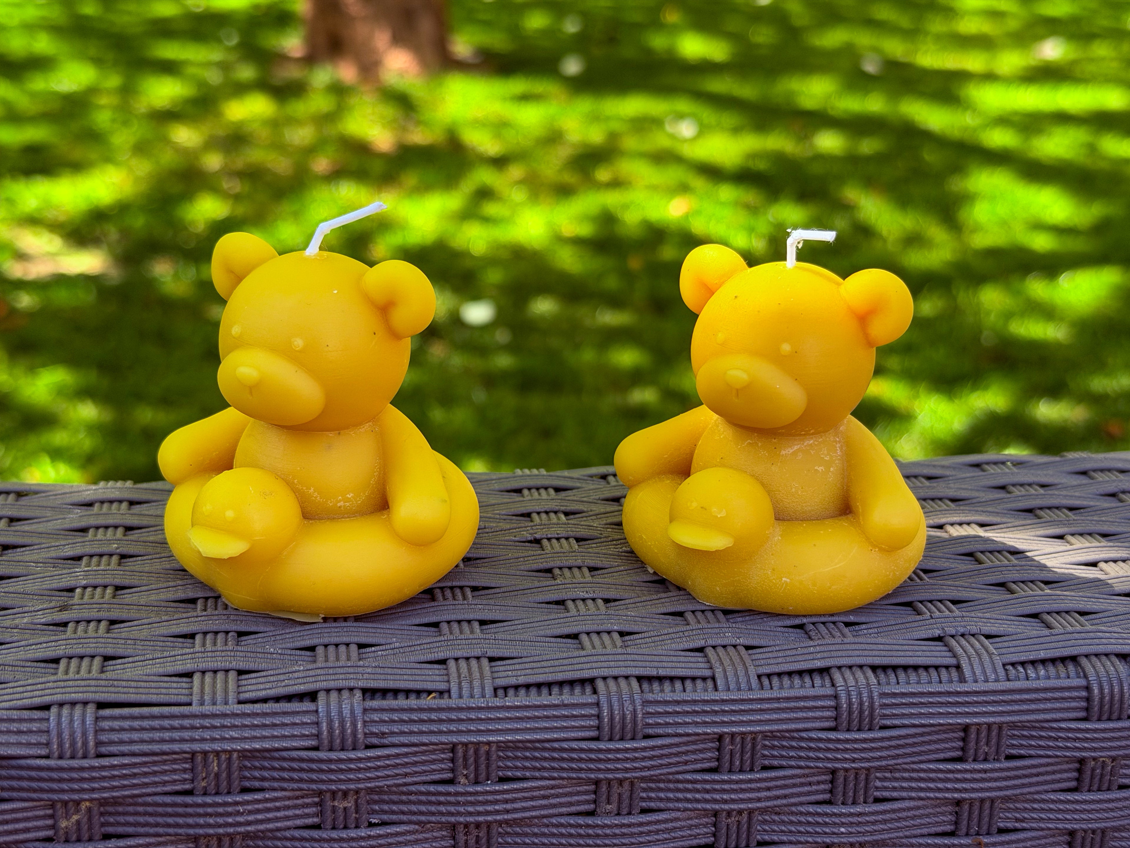 Bienenwachskerze „Bär mit Enten-Schwimmring“