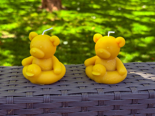 Bienenwachskerze „Bär mit Enten-Schwimmring“
