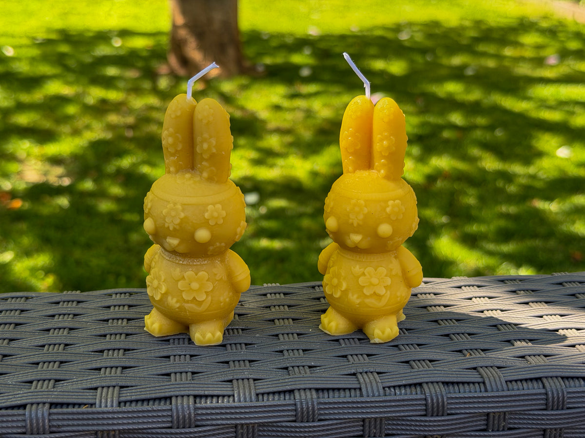 Bienenwachskerze „Blumenhase“